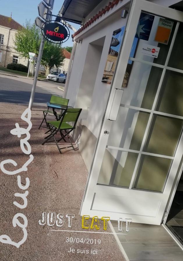 Le Merle Blanc Louchats Exterior foto